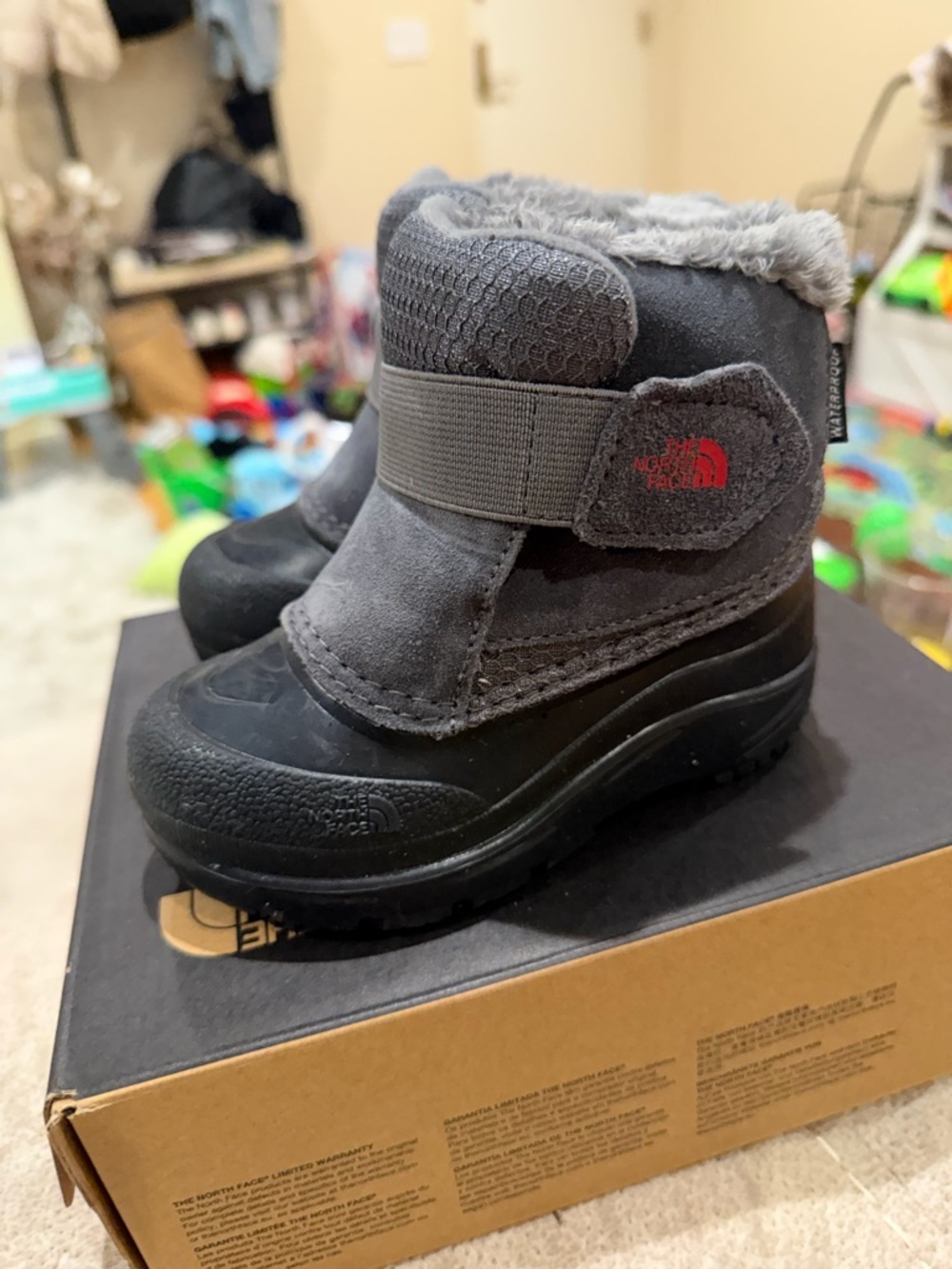 The North Face TNF Black/Tin Grey Toddler Alpenglow II Shoe Box